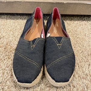 Women’s platform Toms
